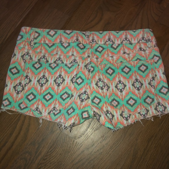 Patterned Jean shorts - Picture 2 of 2